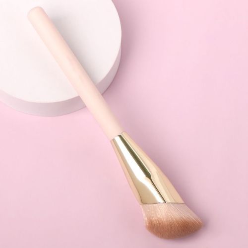 1pc Angled Concealer Brush for Under Eye, Nose Contour, Bronzer, Liquid Foundation, Cream, and Powder - Perfect for Blending, Buffing, and Stippl